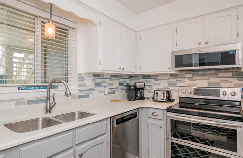 Caswell Beach Condo | Ocean Breeze: Oceanfront condo with seasonal pool access