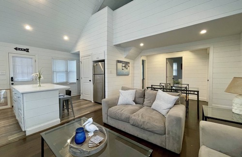 Avalon House | Ocean Breeze Retreat - 5 Bedroom/2 Bath, HEATED POOL, Steps from downtown