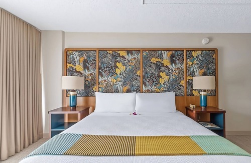 Waikiki Hotel | Ocean Breeze Retreat with Surfing Spots Nearby! Relaxing Rooms w/Lanai | Pool