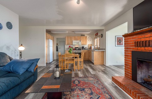 Gualala House | Ocean Bungalow | Tesla EV Station & Near Trails!