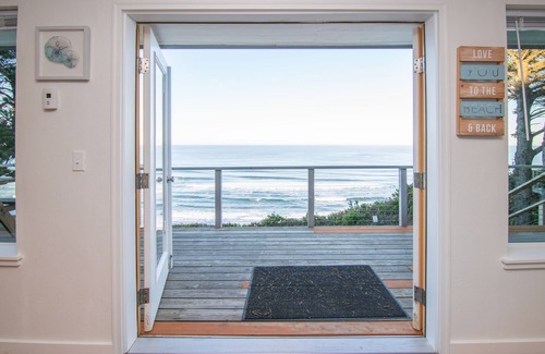 Lincoln City House | Ocean front 3-bedroom house in welcoming Lincoln City with Hot tub