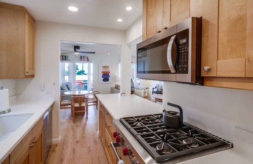 South Mission Beach Condo | Ocean Front! Exclusive Beachfront Patio + A/C