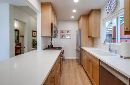 South Mission Beach Condo | Ocean Front! Exclusive Beachfront Patio + A/C