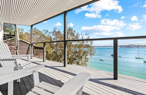 Bundeena House | Ocean Front Luxury The Lambeth Walk