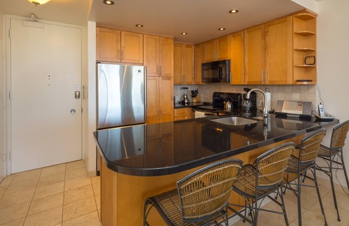 Waikiki Condo | Ocean Front Marina Front Waikiki-Ilikai Marina Pink Plumeria