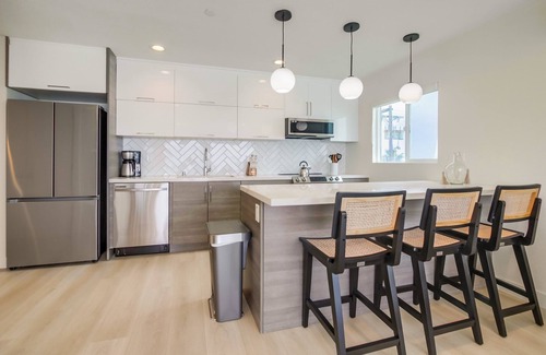 Central Mission Beach Condo | Ocean Front * Newly Remodeled * Luxury Condo