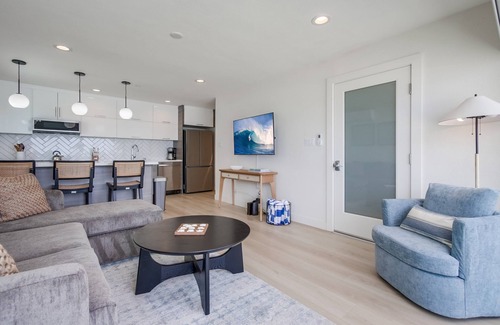 Central Mission Beach Condo | Ocean Front * Newly Remodeled * Luxury Condo
