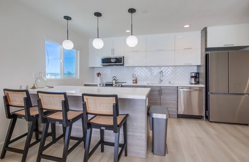 Central Mission Beach Condo | Ocean Front * Newly Remodeled * Luxury Condo
