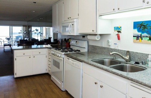 Mission Beach Condo | Ocean front on the entertaining Boardwalk - Must See!