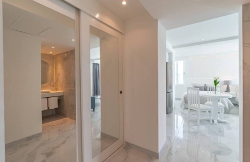 Zona Hotelera Condo | Ocean front studio, private beach, facilities, new