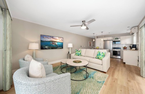 Kailua-Kona Condo | Ocean Front! Stunning Remodel in 2024! 102 Kona Riviera