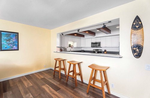 Kailua-Kona Condo | 🏖️Ocean Front | Watch Dolphins from the Lanai | Wi-Fi | Next to Beach