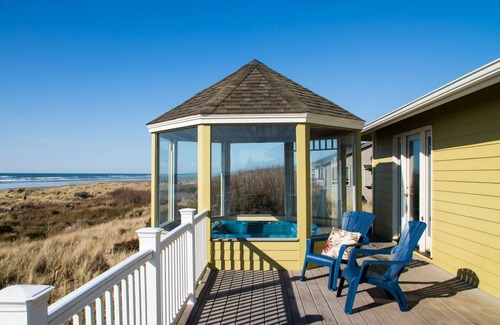 Bayshore House | Ocean Front with Hot Tub, Dog Friendly!