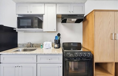 Fort Bay House | Ocean/Gulf View Beach Walkup Deluxe Suite at Sugar Sands Beachfront Hotel