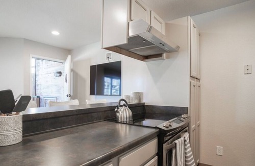 Monterey Condo | Ocean Harbor 130 - Monterey Condo - Surf Sounds