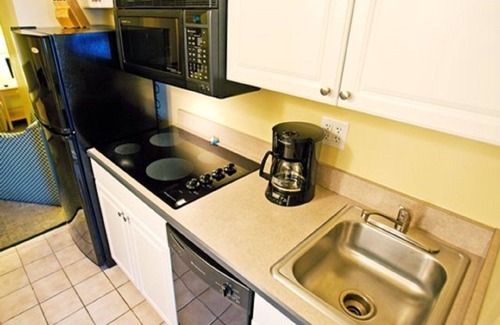 Northeast Virginia Beach Resort | Ocean Key Resort spacious 1 bedroom suite