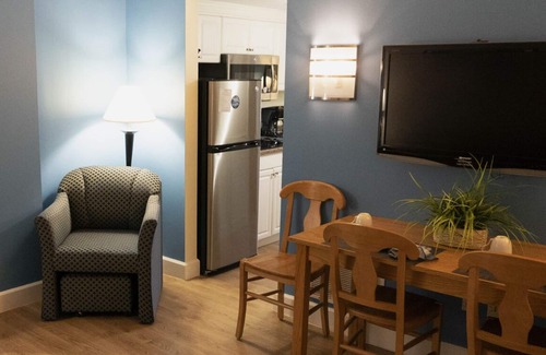 Northeast Virginia Beach Resort | Ocean Key Resort spacious 1 bedroom suite