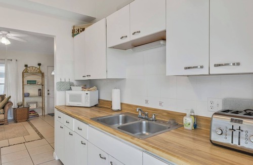 Cocoa Beach House | Ocean Oasis: Heated Pool Access, All Beach extras, Bikes, Surfboards, Putt Putt