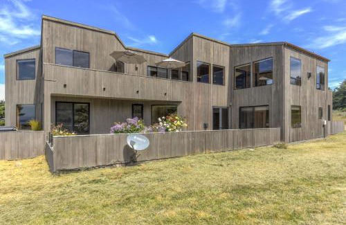 Sea Ranch House | Ocean Retreat - BBQ Hot Tub & Ocean Views