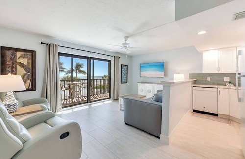 Sanibel Condo | OCEAN'S REACH 1B3, 3rd Floor, 1-Bedroom, 2 Recliners, All Amenities Open