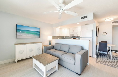 Sanibel Condo | OCEAN'S REACH 1B3, 3rd Floor, 1-Bedroom, 2 Recliners, All Amenities Open