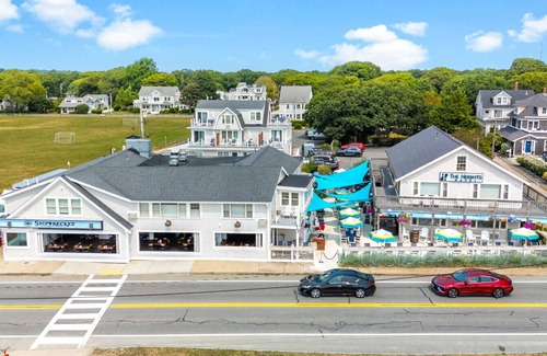Falmouth Heights Apartment | Ocean View 1 Queen Bed Room with Vibrant Vibe
