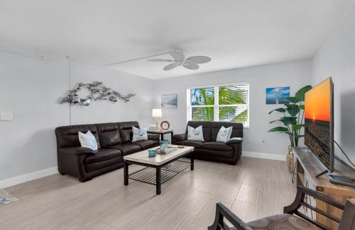 Key Colony Beach Apartment | Ocean View 2 bedroom Condo Pool Key Colony Beach