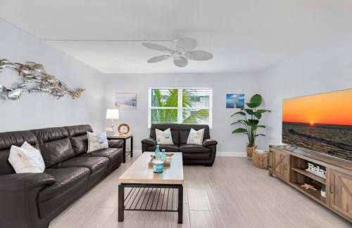 Key Colony Beach Apartment | Ocean View 2 bedroom Condo Pool Key Colony Beach