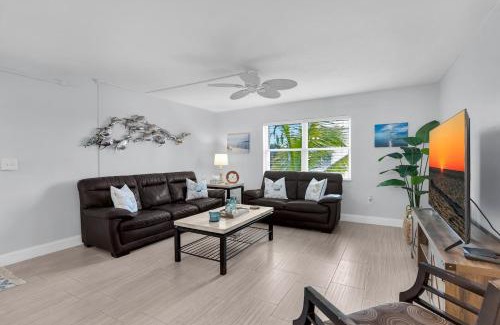 Key Colony Beach Apartment | Ocean View 2 bedroom Condo Pool Key Colony Beach