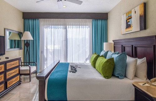 Punta Sam Villa | Ocean View 2Bd/3Ba Penthouse w/Kit -Resort on the Beach with Pools, Spa and More