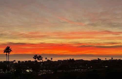 Santa Ana Heights House | Ocean view AC heated Pool jacuzzi Tennis bikesPool table foosball bikes