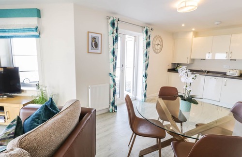 Colwyn Bay Cottage | OCEAN VIEW APARTMENT, family friendly in Colwyn Bay
