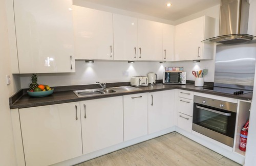 Colwyn Bay Cottage | OCEAN VIEW APARTMENT, family friendly in Colwyn Bay