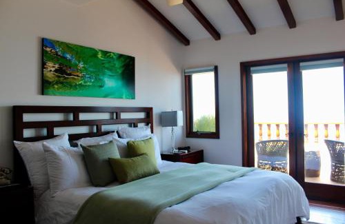 Avalon Villa | Ocean-view Condo W Balcony & Hot Tub