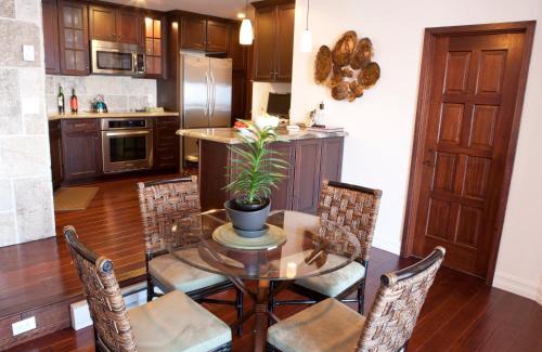 Avalon Villa | Ocean-view Condo W Balcony & Hot Tub