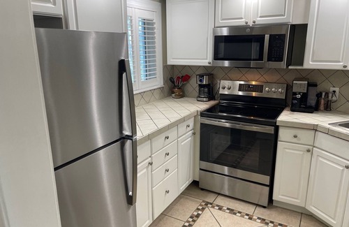 Crescent Beach Condo | Ocean View Flat 2 Bed/2 Bath +Murphy Bed - Fully Updated