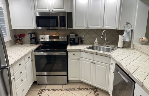 Crescent Beach Condo | Ocean View Flat 2 Bed/2 Bath +Murphy Bed - Fully Updated