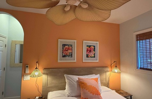 Kahana Bed & Breakfast | Ocean View Hibiscus Ensuite w. Garden | Maui B&B | Breakfast, BBQ & Free Parking