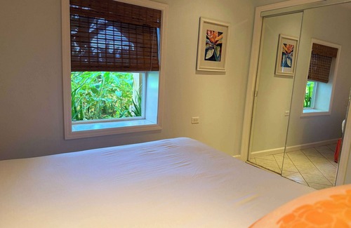 Kahana Bed & Breakfast | Ocean View Hibiscus Ensuite w. Garden | Maui B&B | Breakfast, BBQ & Free Parking