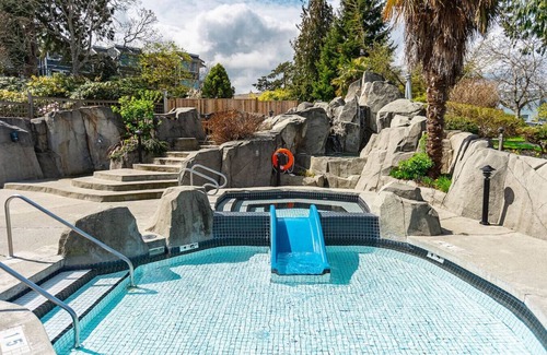 Regional District of Nanaimo Apartment | Ocean View Hideaway Suite B