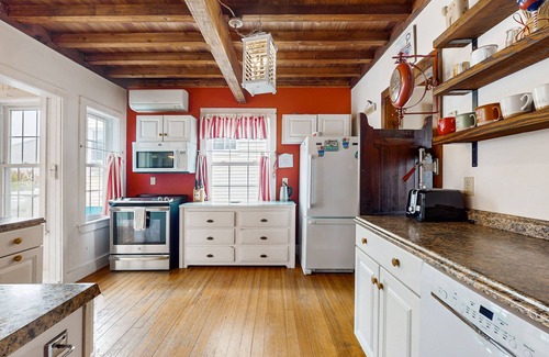Ocean Park House | Ocean view home w/roof deck & patio - great for families, steps to beach