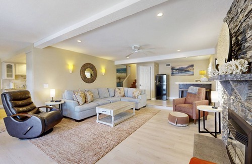 San Clemente Condo | Ocean-view home with fireplace & furnished balcony - walk to North Beach