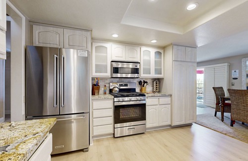 San Clemente Condo | Ocean-view home with fireplace & furnished balcony - walk to North Beach