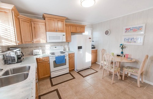 Sunset Beach Cottage | Ocean View Home with Beach 1 Block from Pier with direct beach access!