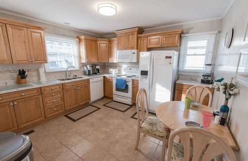 Sunset Beach Cottage | Ocean View Home with Beach 1 Block from Pier with direct beach access!