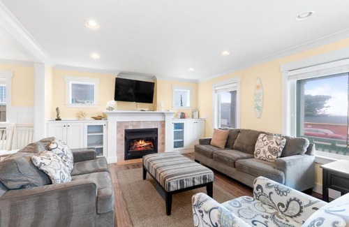 Lincoln City House | Ocean View, Hot Tub, Sleeps 10