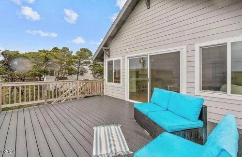 Rockaway Beach House | Ocean View-Hot Tub-Steps From the Beach!