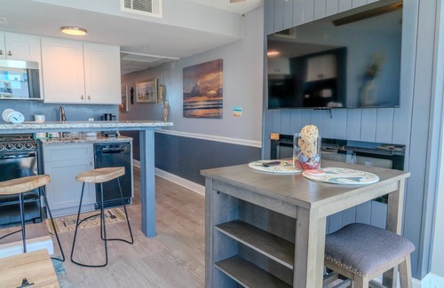 Myrtle Beach Ski Chalet | Ocean View King Suite! Sleeps 4 Meridian Plaza 705
