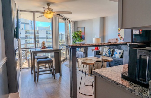 Myrtle Beach Ski Chalet | Ocean View King Suite! Sleeps 4 Meridian Plaza 705