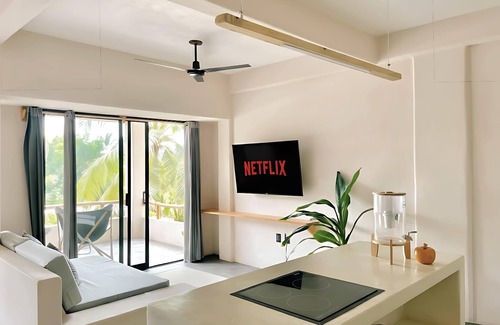 Santa Maria Apartment | Ocean View Loft | King Bed | Daily Cleaning | WiFi